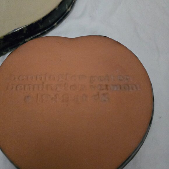 Vtg Bennington Pottery Vermont Set of 3 Heart Shaped Dishes 1948,1949,1950 - Picture 5 of 9